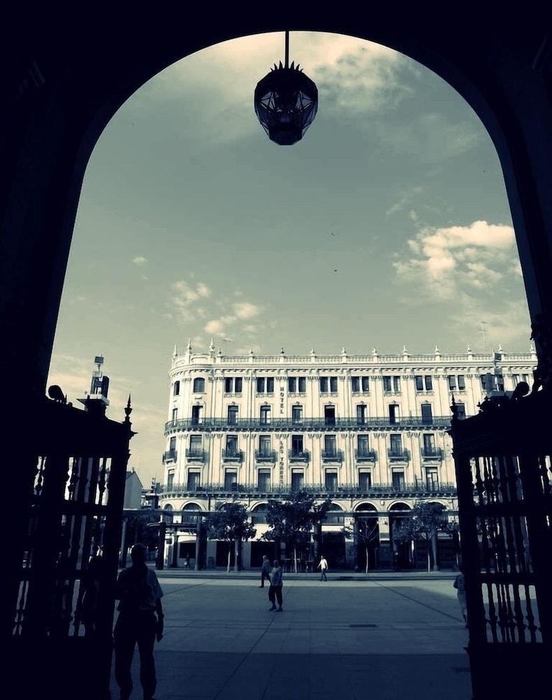 Hotel Pilar Plaza Saragossa Exterior foto